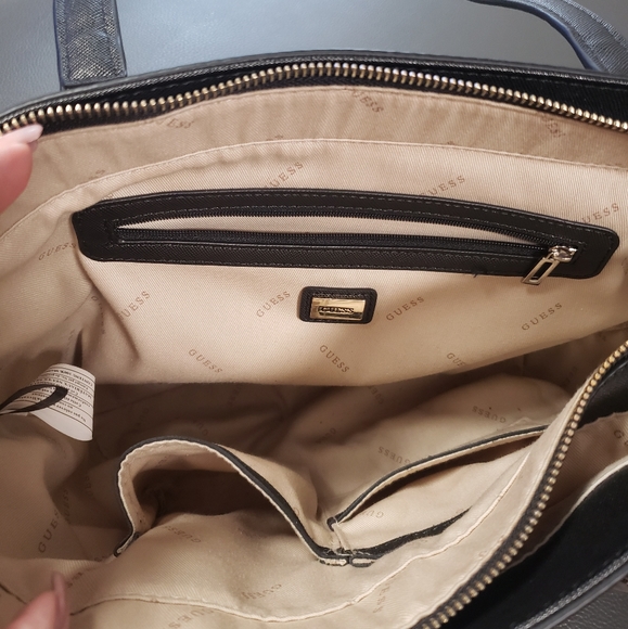 Authentic Guess Shoulder Bag - Picture 2 of 8